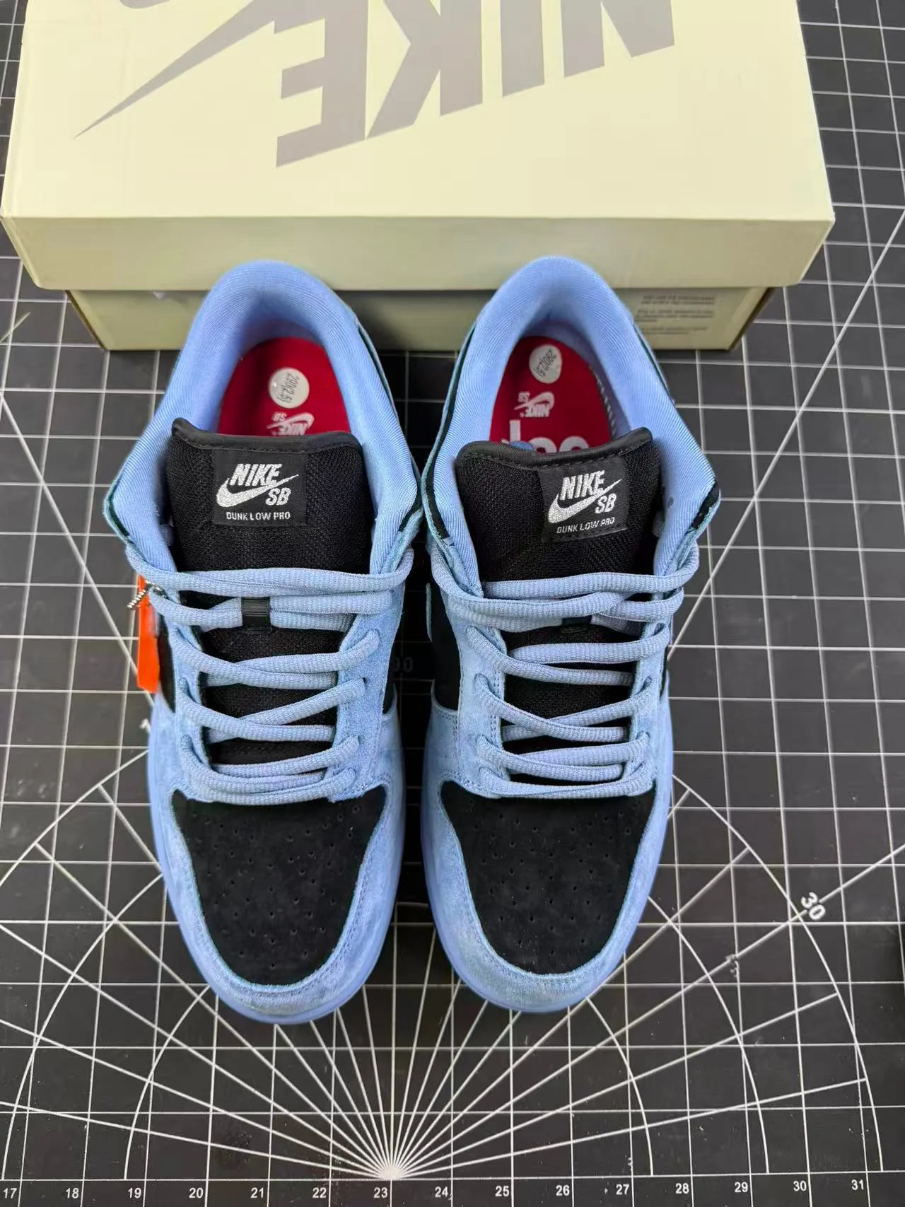 SB Dunk X Supreme Ocean Fog (2025) - Image 4