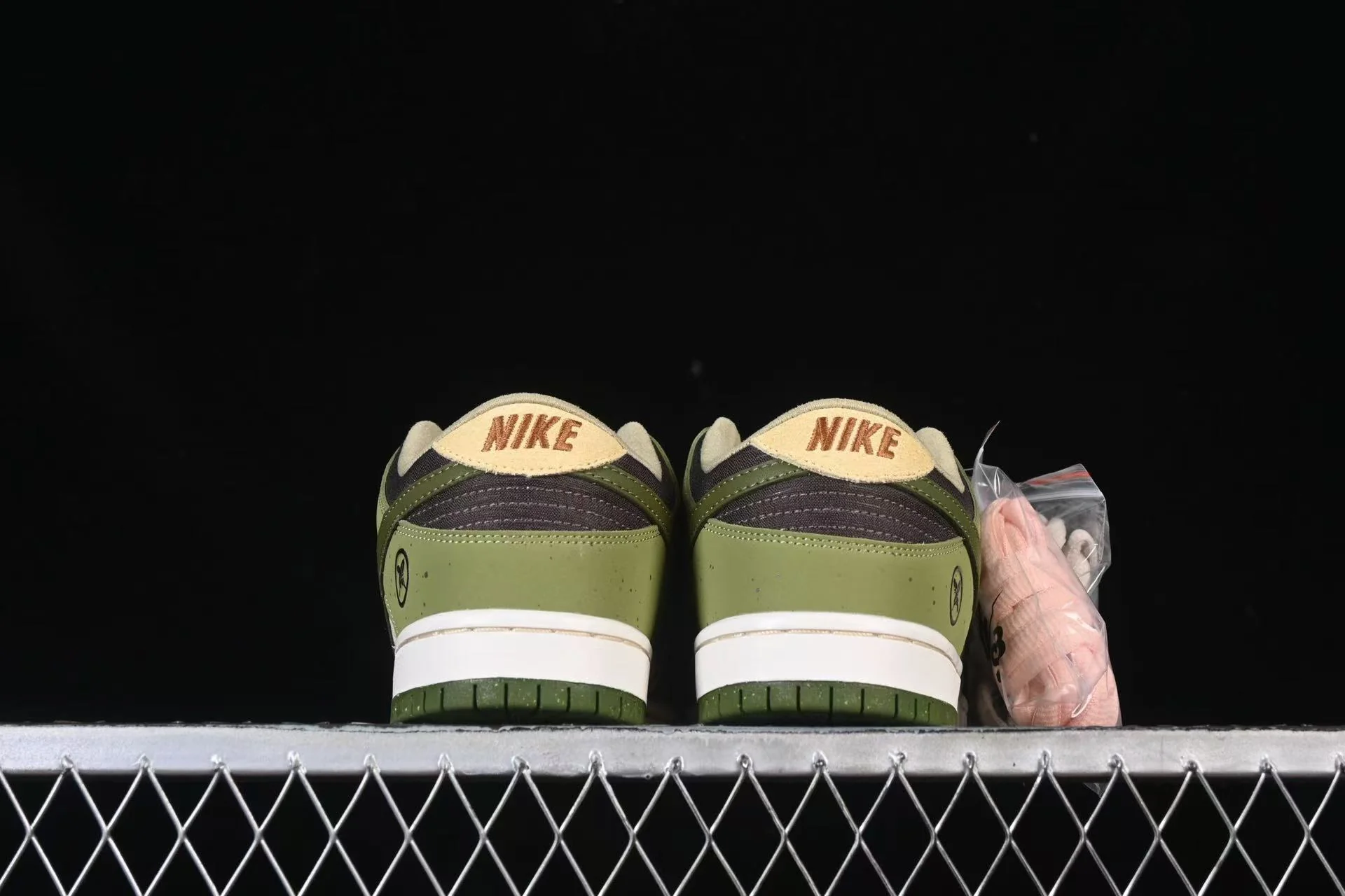 SB Dunk X Yuto Horigome Matcha - Image 3