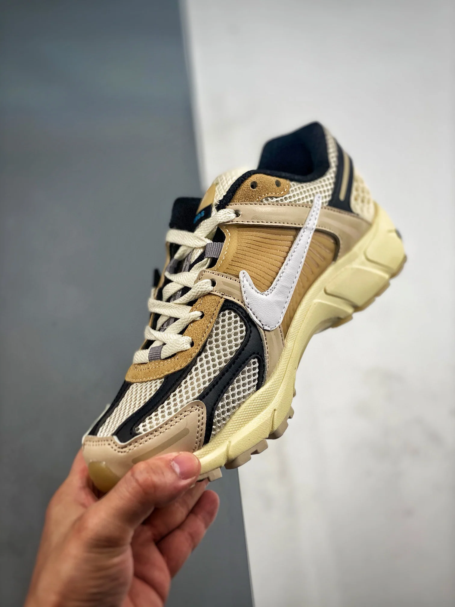 Vomero 5 x OW Sail Customs - Image 7