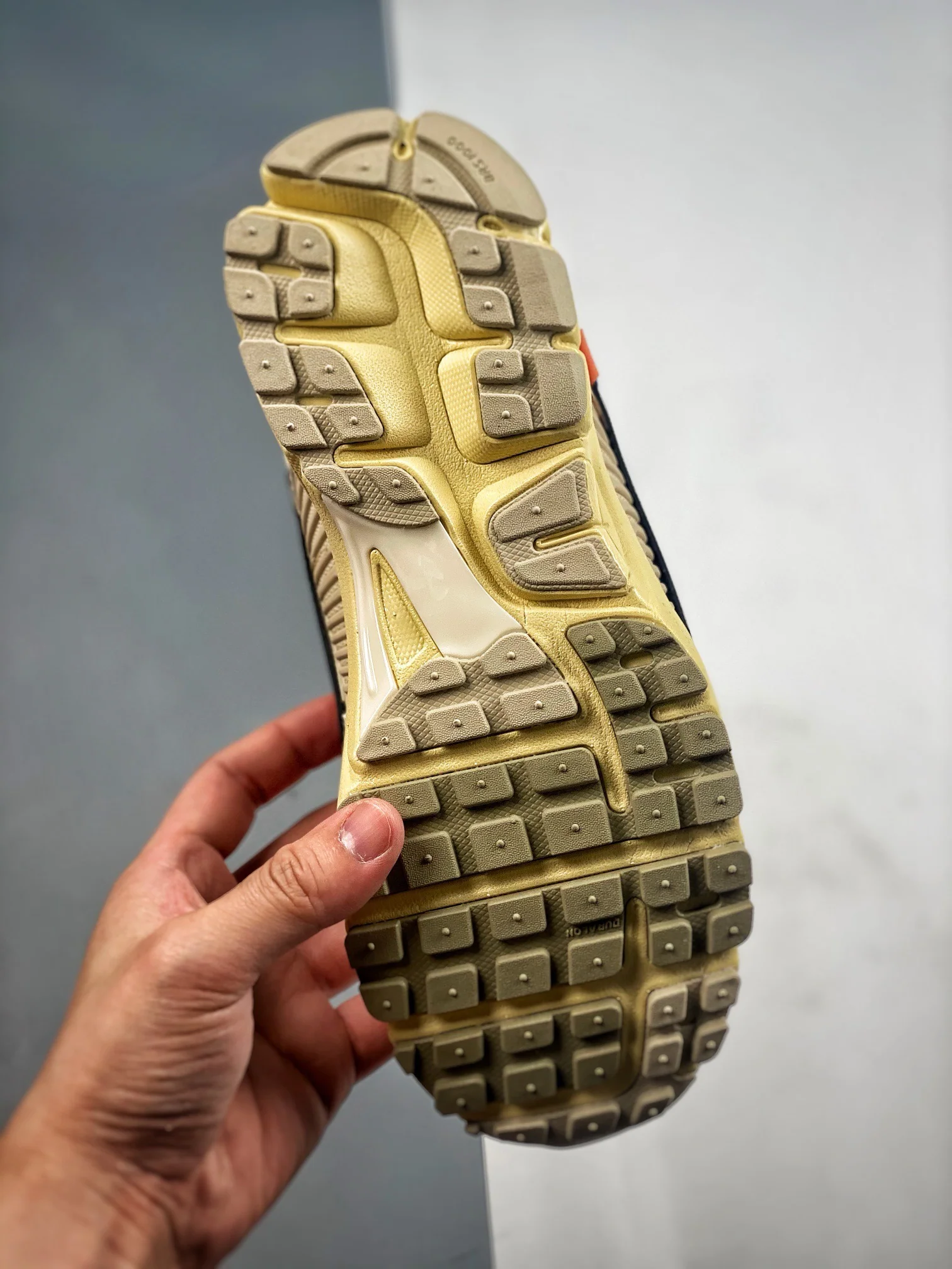 Vomero 5 x OW White Customs - Image 9