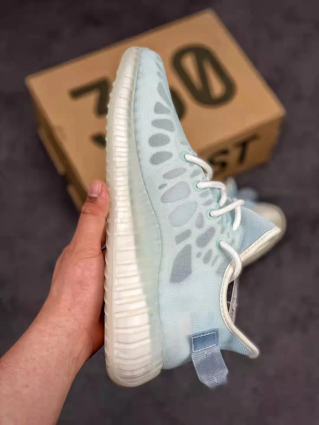 YZY 350 Mono Ice - Image 3